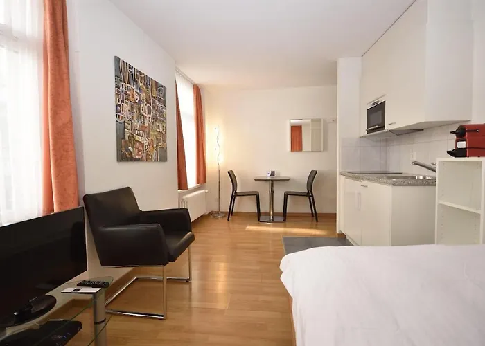 Cute In The Center - Stork 23